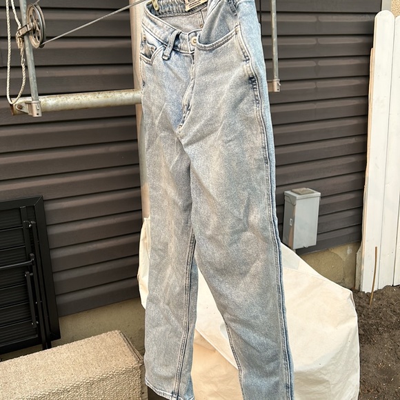 Hollister Jeans - Picture 2 of 3